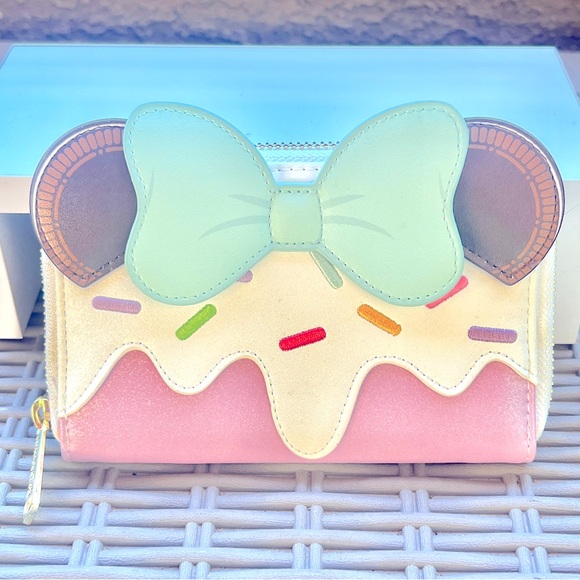 EUC Loungefly Disney Minnie Mouse ice cream and cookies wallet - Picture 1 of 3